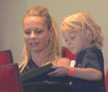 Helena Seger, la compagne de Zlatan Ibrahimovic, et leurs deux fils Maximilian et Vincent étaient présents le 11 août 2012 au Parc des Princes pour voir les débuts du géant suédois sous les couleurs du Paris Saint-Germain, auteur d'un doublé face à Lorient.
