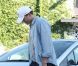 Ashton Kutcher et Mila Kunis ne s'affichent pas en couple mais ils ont déjeuné tous les deux à Studio City en Californie le 12 août 2012