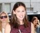 Jennifer Garner, ravissante, signe des autographes à New York, le 15 août 2012