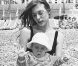Jane Birkin et sa fille Charlotte en 1972 à Nice.