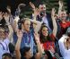 Kate Middleton et le prince William en pleine ola au vélodrome de Londres le 30 août 2012 au premier jour des Jeux paralympiques.