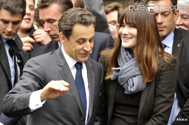 Nicolas Sarkozy et Carla Bruni-Sarkozy à Paris le 6 mai 2012.