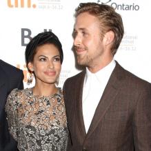 Les amoureux Eva Mendes et Ryan Gosling lors de la présentation au Festival du film international de Toronto de The Place Beyond the Pines le 7 septembre 2012
