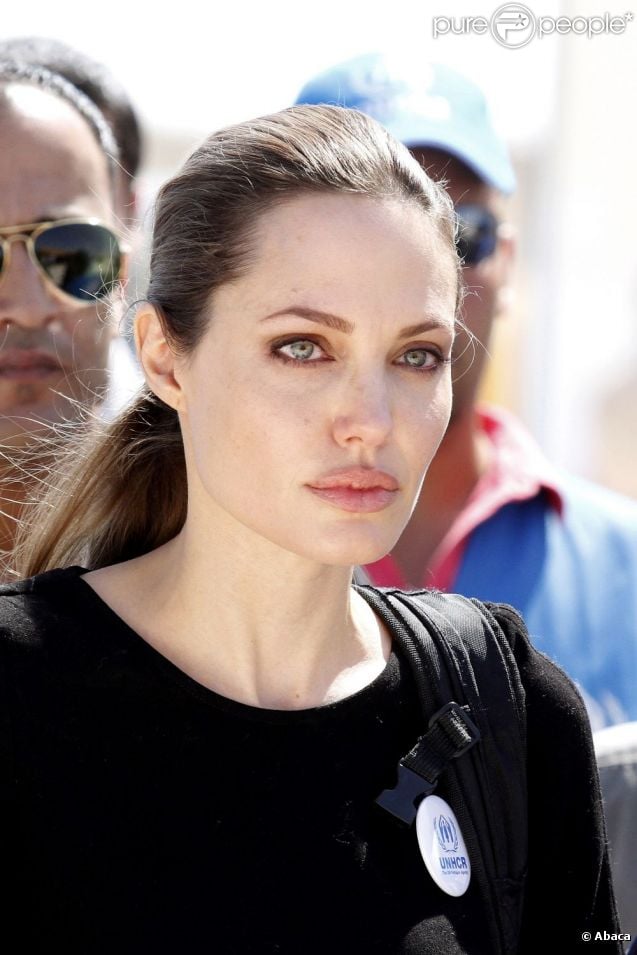 Bouleversée, Angelina Jolie est allée à la rencontre des réfugiés syriens dans un camp de Mafraq, Jordanie. Le 11 septembre 2012.