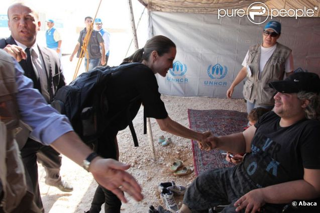 Angelina Jolie est allée à la rencontre des réfugiés syriens dans un camp de Mafraq, en Jordanie. Le 11 septembre 2012.