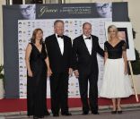  Le prince Albert de Monaco le samedi 15 septembre 2012 lors de la projection du film La main au collet en hommage à Grace Kelly, disparu tragiquement il y a 30 ans au théâtre Princesse Grace de Monaco, accompagné de Dennis Maguire, patron de la Paramount et Hugette Marsicano et Johanna Flores 