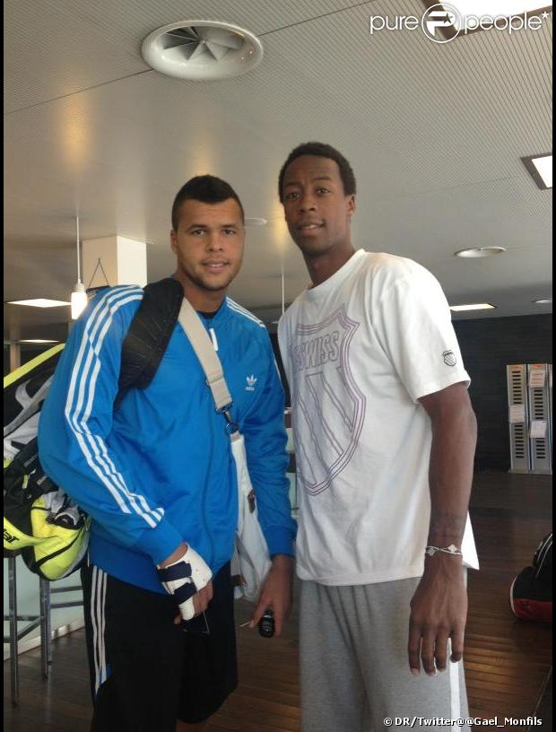 Jo-Wilfried Tsonga et Gaël Monfils prennent la pause, le premier portant une attelle plus qu'impressionnante.