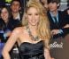Shakira dans une démonstration de too much avec accessoires et détails en abondance.
