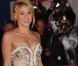 Shakira en janvier 2012 aux NRJ Music Awards choisit de briller en robe à strass avec accessoires assortis et ne prend pas le temps de passer par la case coiffure. C'est un grand NON !
