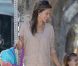 Alessandra Ambrosio, souriante, et sa fille Anja passent un bon moment dans un parc de Los Angeles. Le 19 septembre 2012