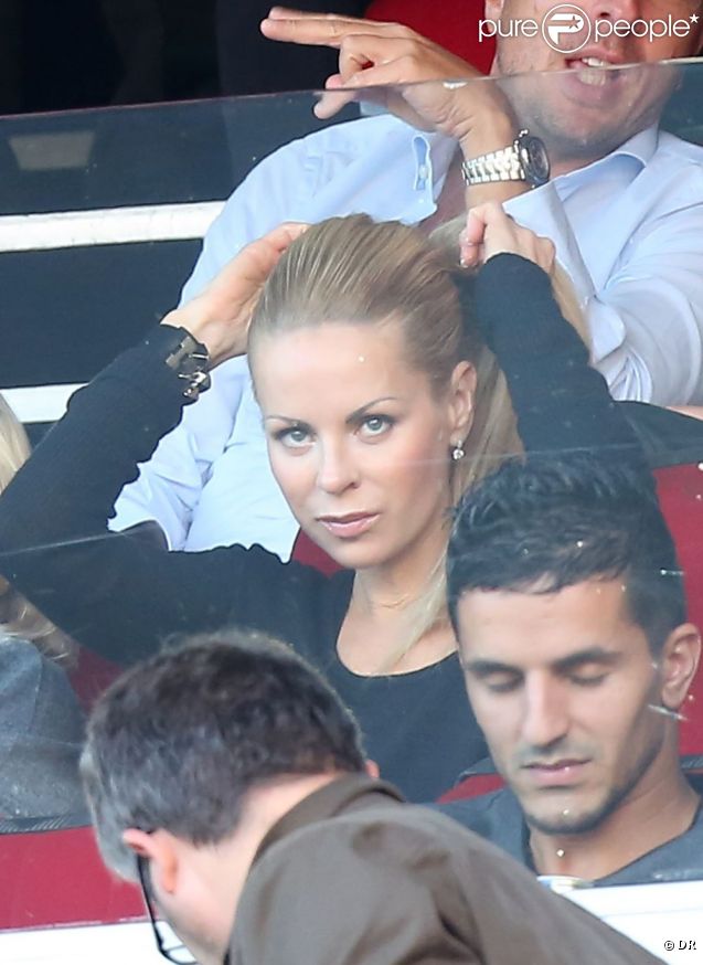 La ravissante Helena Seger soutient son chéri Zlatan Ibrahimovic lors du match Paris Saint-Germain - Sochaux. Paris, le 29 septembre 2012.
