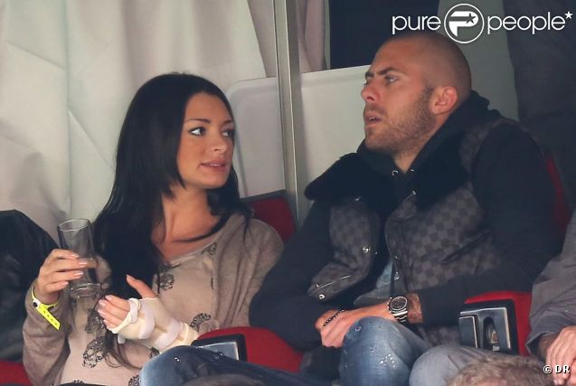 Émilie Nef Naf enceinte et son compagnon Jérémy Menez, confortablement installés dans les gradins du Parc des Princes, assistent à la rencontre entre le Paris Saint-Germain et le FC Sochaux. Paris, le 29 septembre 2012.