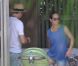Robert Downey Jr. et son épouse Susan se relaxent au bord d'une piscine, à Miami, le 30 septembre 2012.
