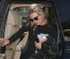 Kate Moss descend de sa voiture devant le Café de Flore, à Paris, le 1er octobre 2012.