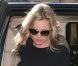 Kate Moss descend de sa voiture devant le Café de Flore, à Paris, le 1er octobre 2012.