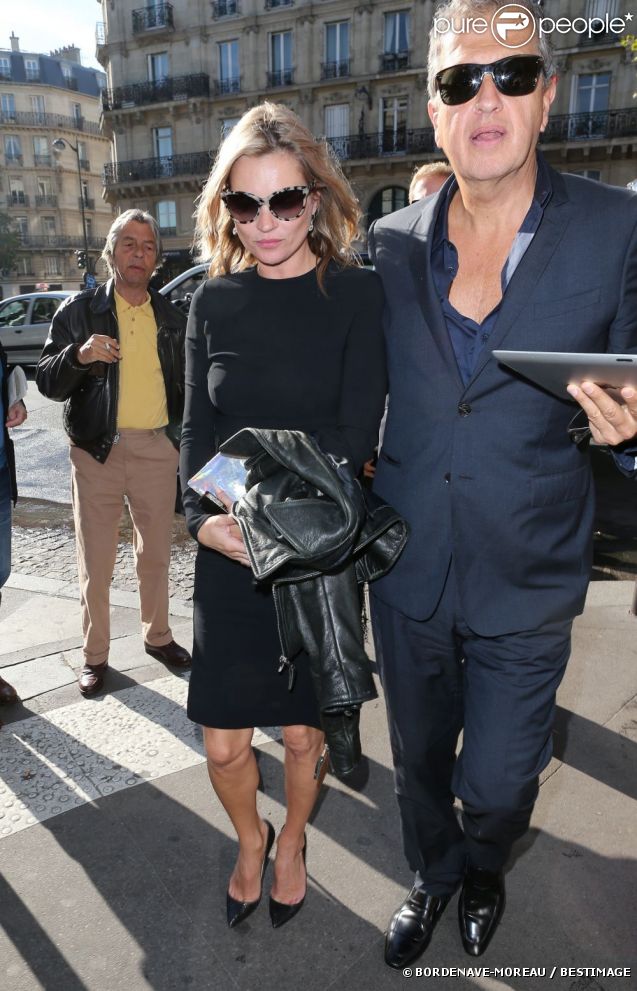 Kate Moss et Mario Testino arrivent au Café de Flore, à Paris, le 1er octobre 2012.