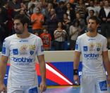 Nikola et Luka Karabatic lors du match de handball entre le PSG et Montpellier le 30 septembre 2012 à Paris
