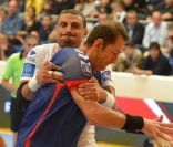 Mladen Bojinovic et Wissem Hmam lors du match entre le Paris Saint-Germain et Montpellier à Paris le 30 septembre 2012