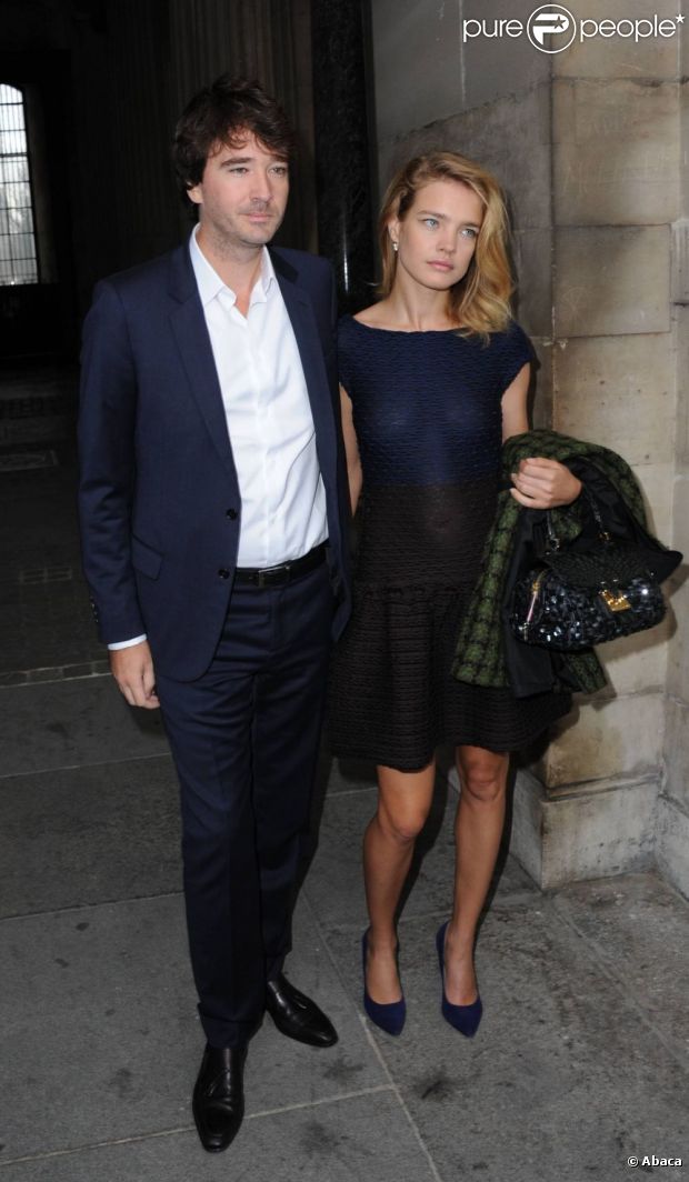 Antoine Arnault et Natalia Vodianova, amoureux au défilé Louis Vuitton le 3 octobre 2012 à Paris