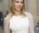 Scarlett Johansson, superbe en total look blanc lors du cocktail Tod's à Paris le 1er octobre 2012 à l'ambassade d'Italie