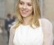 Scarlett Johansson, superbe en total look blanc lors du cocktail Tod's à Paris le 1er octobre 2012 à l'ambassade d'Italie