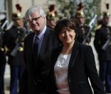 Martine Aubry et son époux Jean-Louis Brochen à Paris, le 15 mai 2012.