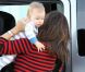 Jennifer Garner fait des courses à Los Angeles avec le petit Samuel, 6 mois, le mercredi 3 octobre 2012.