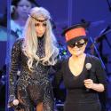 Lady Gaga, militante et reine de Twitter, choisie par Yoko Ono