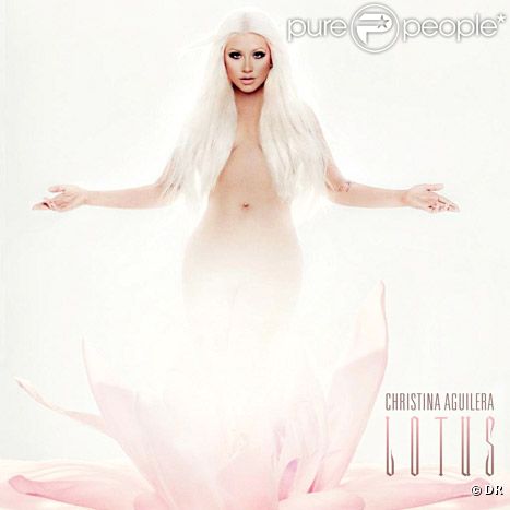 Christina Aguilera, visuel de son album  Lotus  à paraître en novembre 2012, révélé le 5 octobre et shooté par le photographe Enrique Badulescu