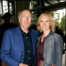 Claude Pinoteau (ici avec sa fille Karine en 2005), réalisateur de La Gifle avec Isabelle Adjani et La Boum avec Sophie Marceau, est décédé des suites d'une longue maladie le 5 octobre 2012, à 87 ans. Il laisse l'image d'un grand romantique, d'un amoureux du cinéma, d'homme chaleureux et bienveillant.
