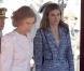 La reine et la princesse des Asturies prennent place. Le roi Juan Carlos d'Espagne, entouré du prince Felipe, de la reine Sofia, de la princesse Letizia, de l'infante Cristina et des infantes Pilar et Margarita, présidait le 1er octobre 2012 à Madrid la remise de la Croix du mérite collectif au régiment de cavalerie Alcantara.