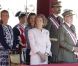Le roi Juan Carlos d'Espagne, entouré du prince Felipe, de la reine Sofia, de la princesse Letizia, de l'infante Cristina et des infantes Pilar et Margarita, présidait le 1er octobre 2012 à Madrid la remise de la Croix du mérite collectif au régiment de cavalerie Alcantara.