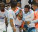 André-Pierre Gignac félicité par ses partenaires lors du match entre l'Olympique de Marseille et le Paris Saint-Germain au Stade Vélodrome de Marseille le 7 octobre 2012 conclu sur le score de 2-2