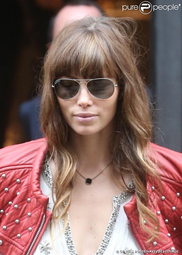 Jessica Biel, superbement lookée en Isabel Marant, quitte la boutique Fendi à Paris le 8 octobre 2012
