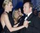 Albert et Charlene ont amoureusement ouvert le bal avec la grâce et l'expertise dont ils sont coutumiers. Le prince Albert II de Monaco et la princesse Charlene étaient les invités d'honneur de la 2e édition du Ballo del Giglio (Bal du Lys), dans la Salle blanche du Palazzo Pitti, à Florence, le 10 octobre 2012.