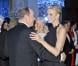 Albert et Charlene, les yeux dans les yeux, ont amoureusement ouvert le bal. Le prince Albert II de Monaco et la princesse Charlene étaient les invités d'honneur de la 2e édition du Ballo del Giglio (Bal du Lys), dans la Salle blanche du Palazzo Pitti, à Florence, le 10 octobre 2012.