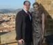  Le prince Albert de Monaco et la princesse Charlene posent au Palazzo Vecchio, Florence s'étalant à leurs pieds, lors de leur visite en Toscane le 10 octobre 2012, reçus par le maire Matteo Rizzi et son épouse Agnese à l'Hôtel de Ville (Palazzo Vecchio), avant le Bal du Lys au Palazzo Pitti. 