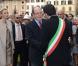  Le prince Albert de Monaco et la princesse Charlene en visite à Florence le 10 octobre 2012, reçus par le maire Matteo Rizzi et son épouse Agnese à l'Hôtel de Ville (Palazzo Vecchio), avant le Bal du Lys au Palazzo Pitti. 