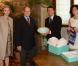  La traditionnelle cérémonie d'échange de cadeaux... Le prince Albert de Monaco et la princesse Charlene en visite à Florence le 10 octobre 2012, reçus par le maire Matteo Rizzi et son épouse Agnese à l'Hôtel de Ville (Palazzo Vecchio), avant le Bal du Lys au Palazzo Pitti. 
