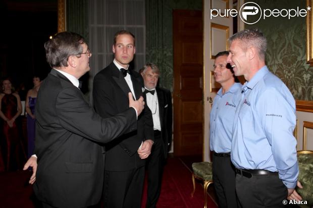 CASA REAL BRITÁNICA - Página 35 955235-the-duke-of-cambridge-talks-to-620x0-1