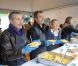 Antoine de Caunes, Anne-Sophie Lapix et Thierry Ardisson participent au service du curry géant cuisiné avec des légumes destinés à être jetés, pour dénoncer le gaspillage alimentaire, à Paris, le samedi 13 octobre 2012.