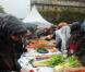 Un curry géant a été cuisiné avec des légumes destinés à être jetés, pour dénoncer le gaspillage alimentaire, à Paris, le samedi 13 octobre 2012.
