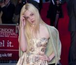 Elle Fanning, romantique en maxi robe : Elle copie sa soeur Dakota