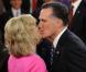 Ann et Mitt Romney s'embrassent à l'issue du second débat présidentiel à l'Hofstra University. Hempstead, le 16 octobre 2012.