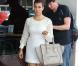 La jet-setteuse Kourtney Kardashian fait du shopping, le mercredi 17 octobre 2012 à Miami.