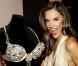 Alessandra Ambrosio révèle le soutien-gorge Floral Fantasy, sa ceinture et son parfum Bombshell Fantasy à New York, le 18 octobre 2012.