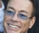 Jean-Claude Van Damme inaugure sa statue : Emu, il fait une belle boulette