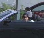Chris Brown se rend à un studio d'enregistrement à Burbank le 22 octobre 2012.