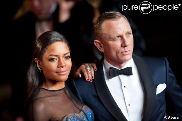 Naomi Harris et Daniel Craig lors de l'avant-première à Londres du film Skyfall le 23 octobre 2012