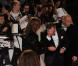 Daniel Craig se fait éponger le front en sueur lors de l'avant-première du film Skyfall à Londres le 23 octobre 2012